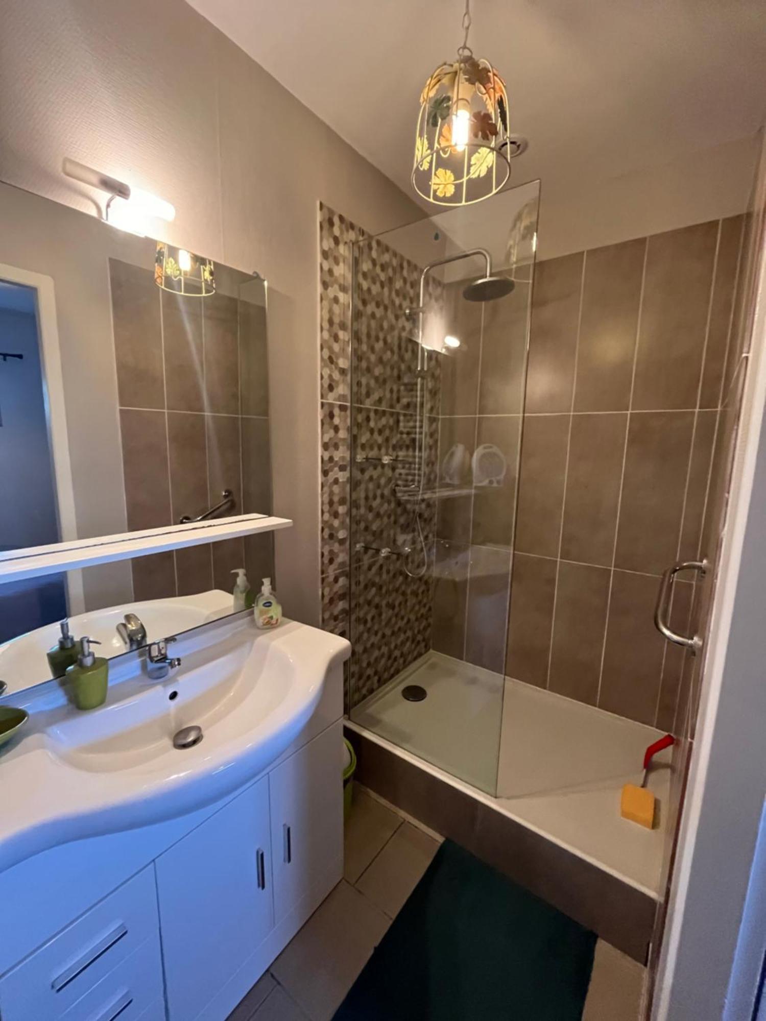 Studio Cosy Avec Climatisation Et Terrasse Malataverne Екстер'єр фото