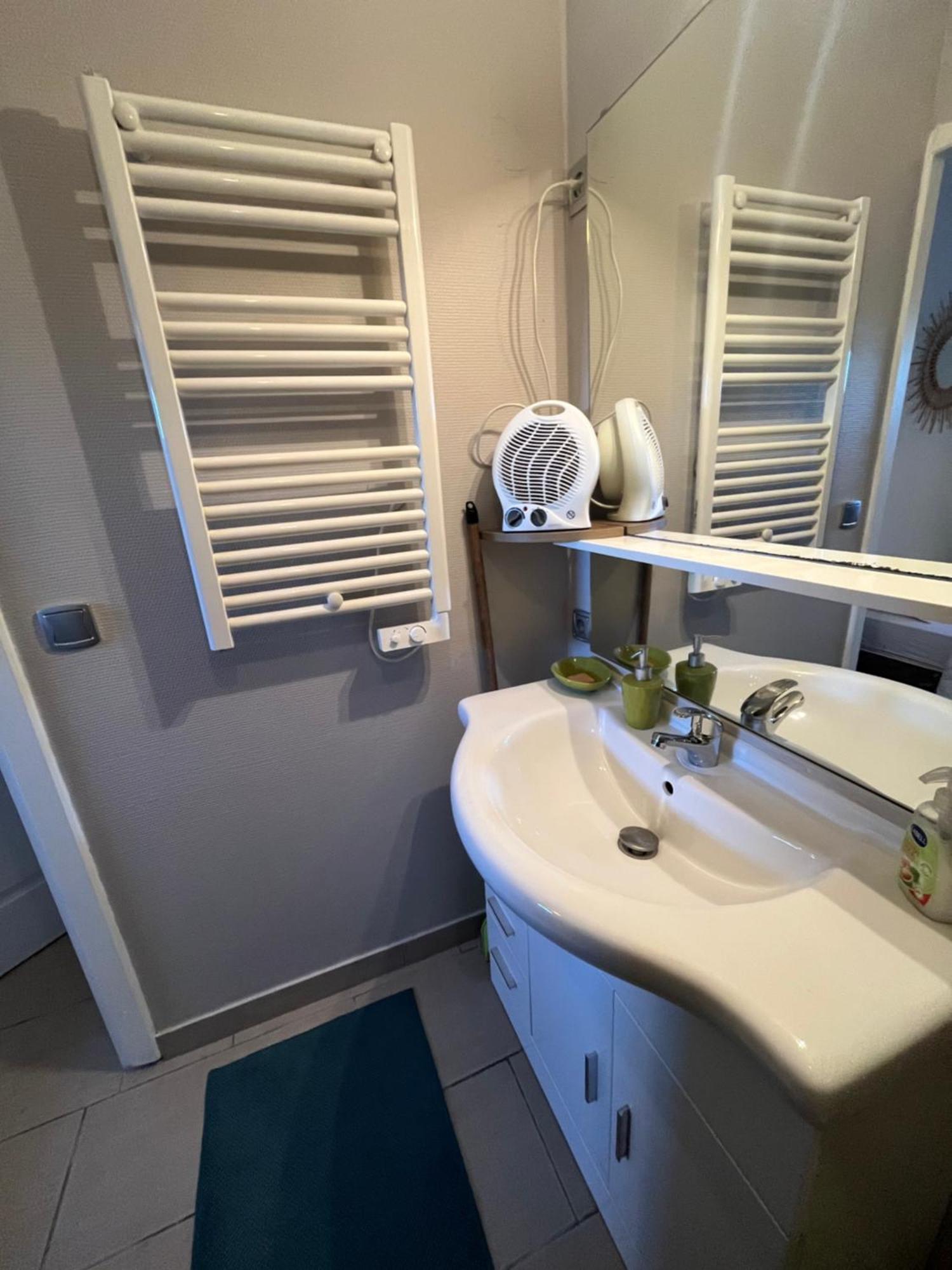 Studio Cosy Avec Climatisation Et Terrasse Malataverne Екстер'єр фото