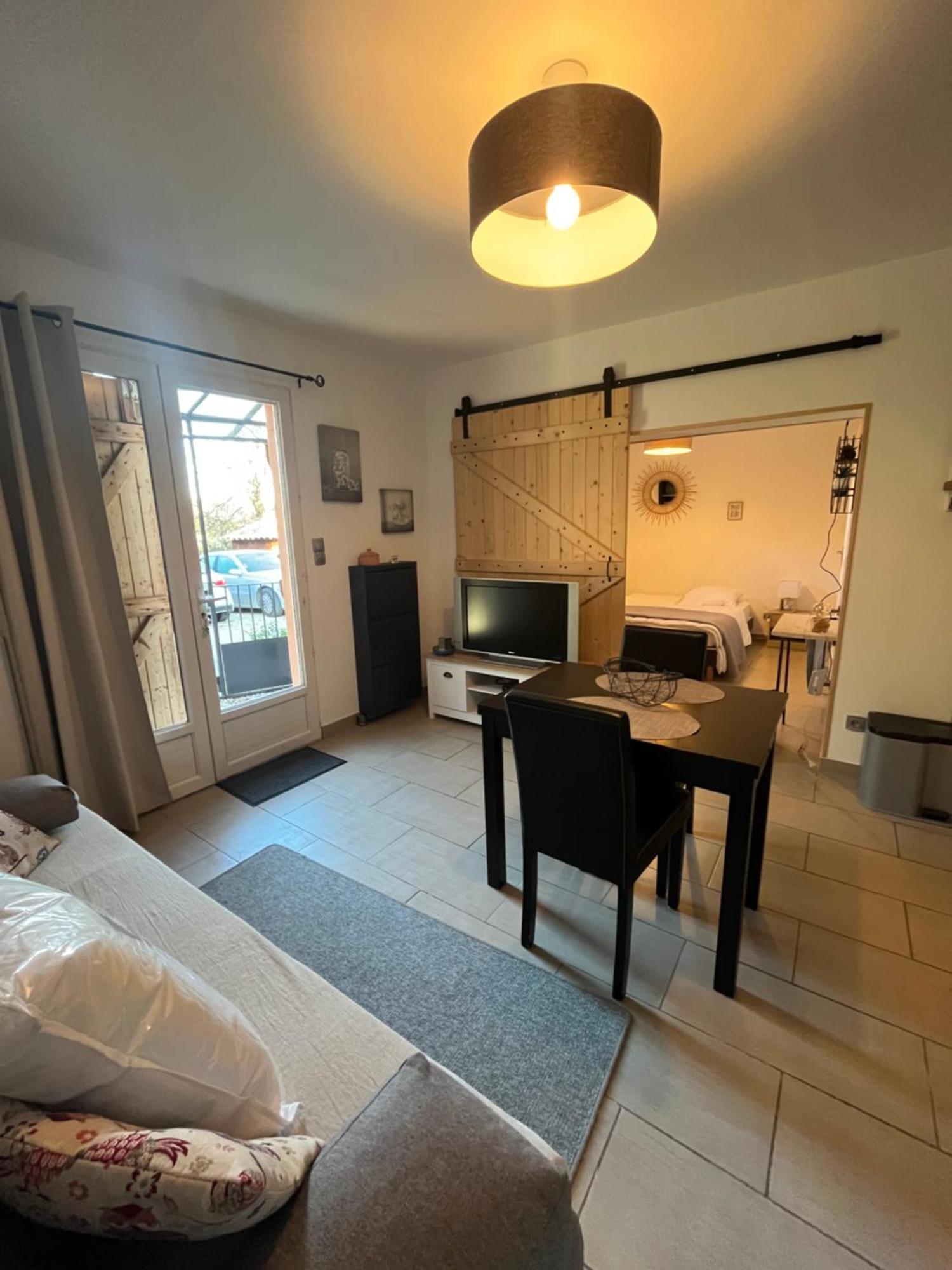 Studio Cosy Avec Climatisation Et Terrasse Malataverne Екстер'єр фото