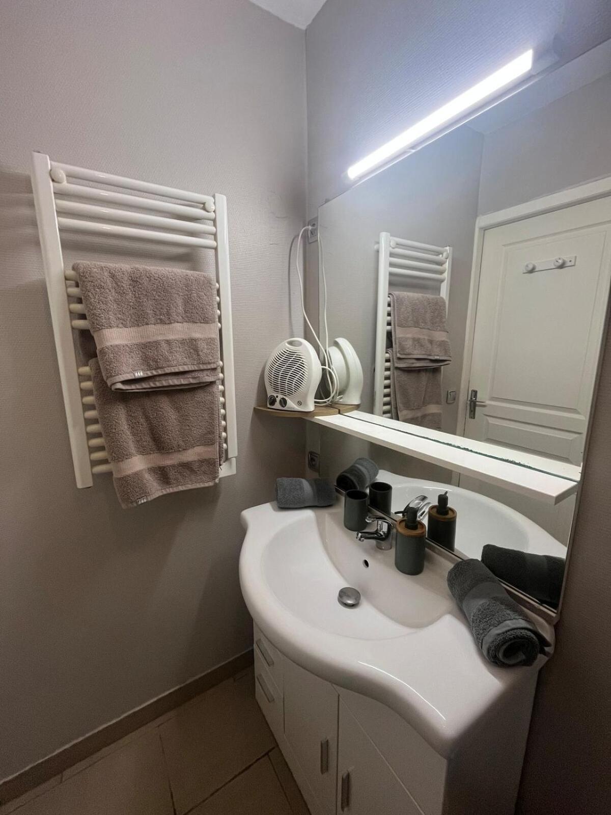 Studio Cosy Avec Climatisation Et Terrasse Malataverne Екстер'єр фото