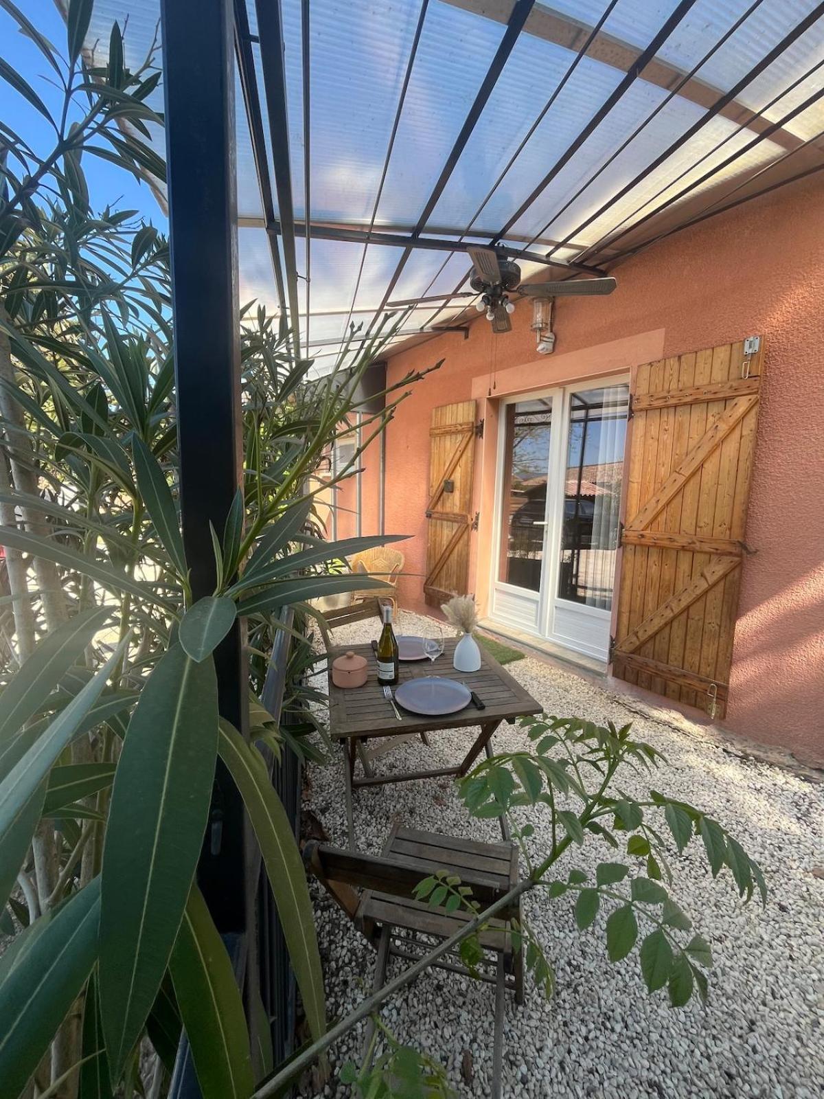 Studio Cosy Avec Climatisation Et Terrasse Malataverne Екстер'єр фото